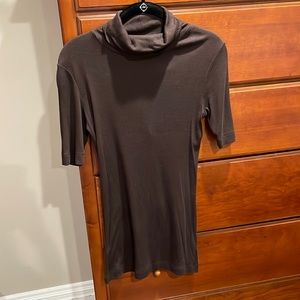 Woman’s turtle neck short sleeve top